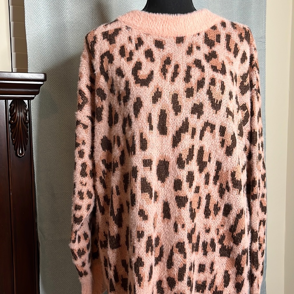 Net.153 NWT Animal Print Sweater S/M